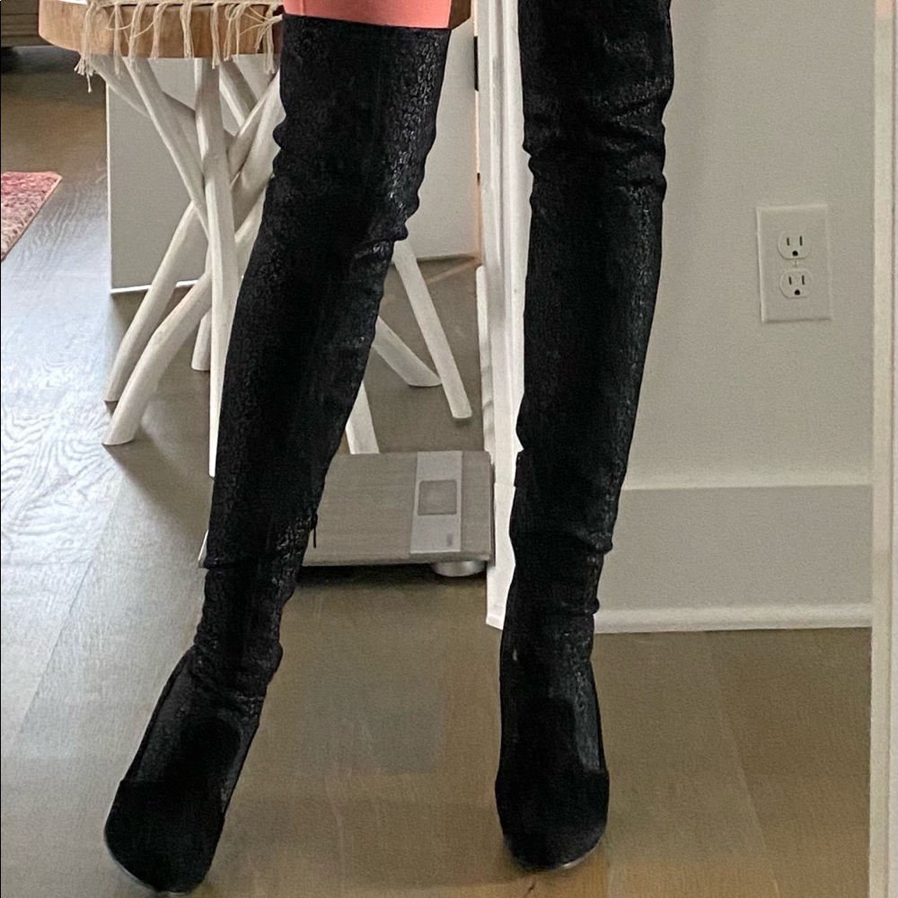 Boots - Picture 3 of 6